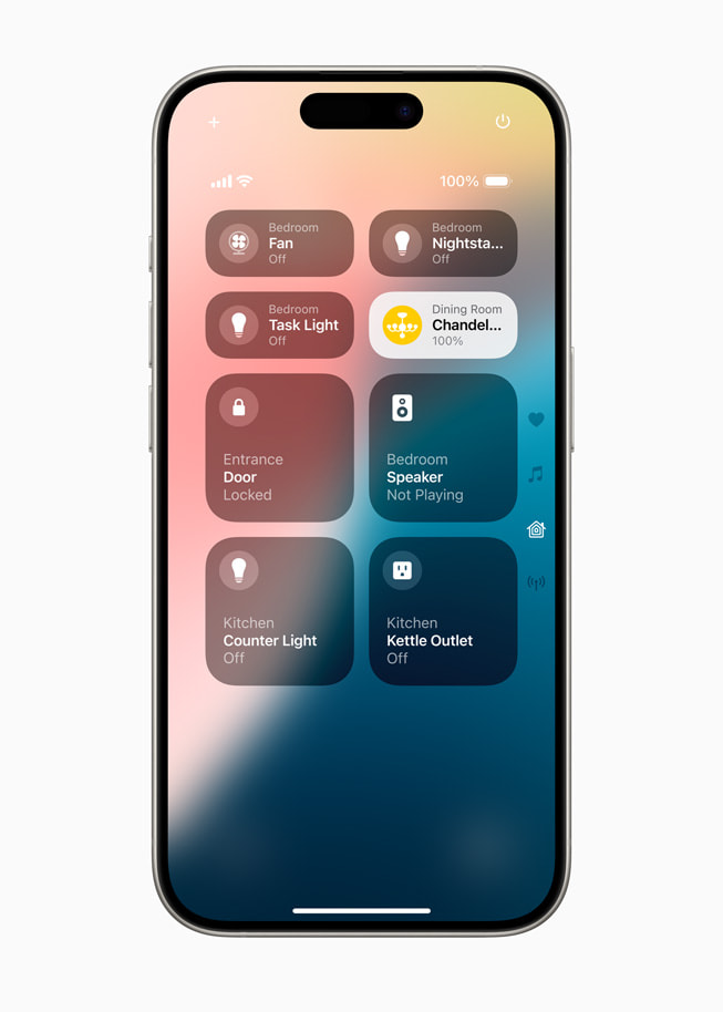 iPhone 15 Pro 上展示「家庭」控制選項。