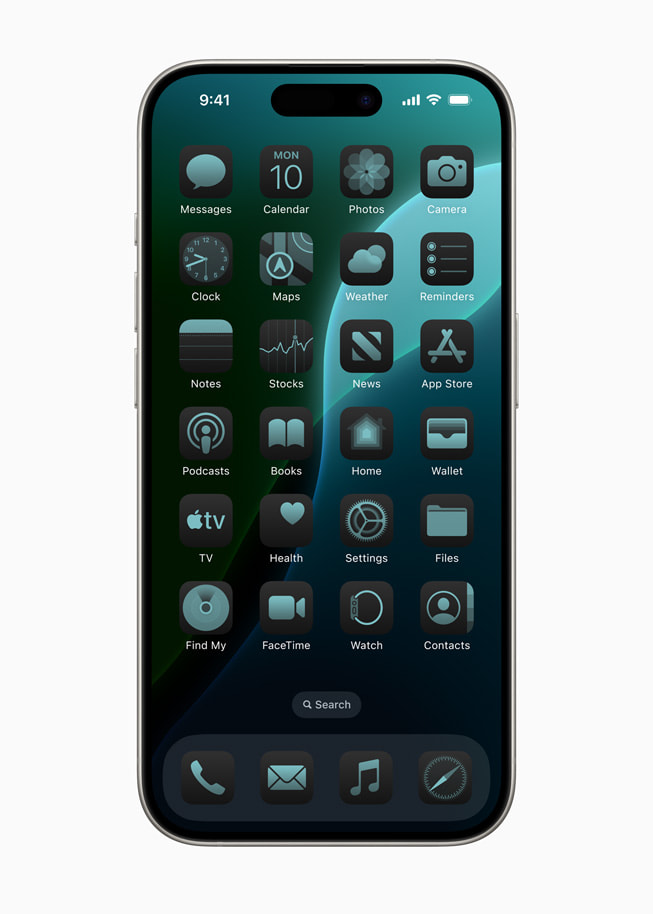iPhone 15 Pro 上展示主畫面上套用深色效果的 app 圖示和小工具。