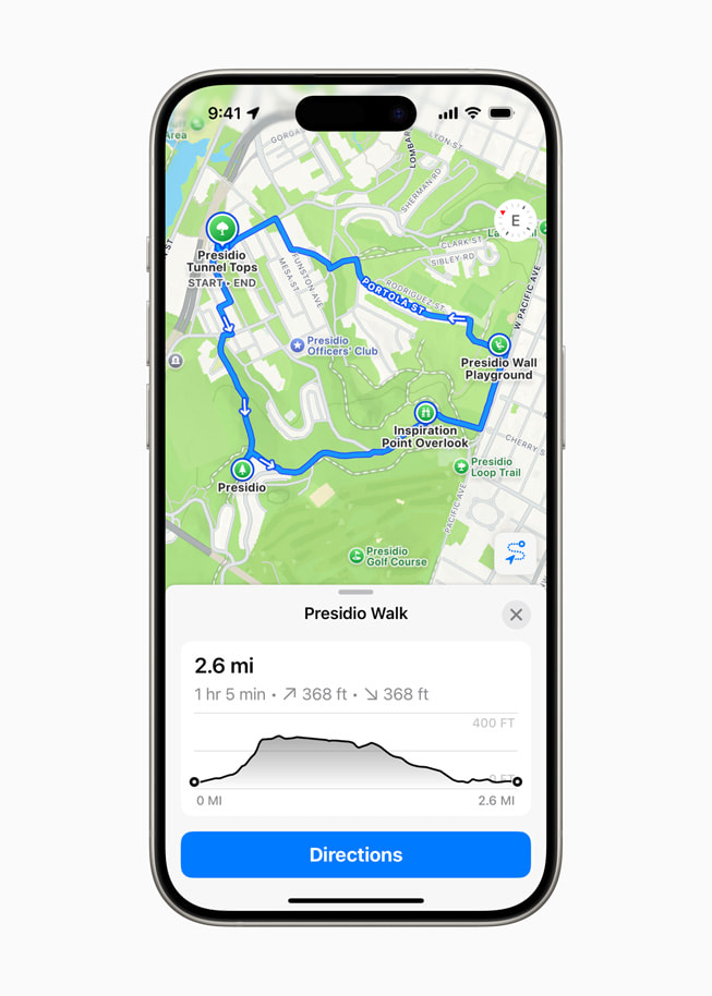Ein iPhone 15 Pro mit einer eigenen Wanderroute in Apple Karten rund um das Presidio in San Francisco.