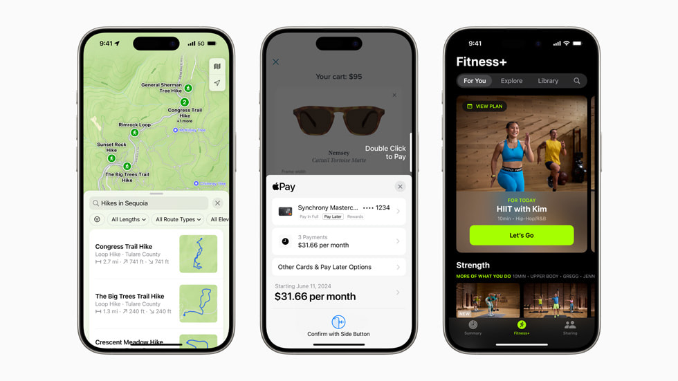 Trois iPhone 15 Pro affichent la nouvelle fonctionnalité d’itinéraires de randonnée dans Plans, les récompenses Apple Pay, et la page Pour vous d’Apple Fitness+.