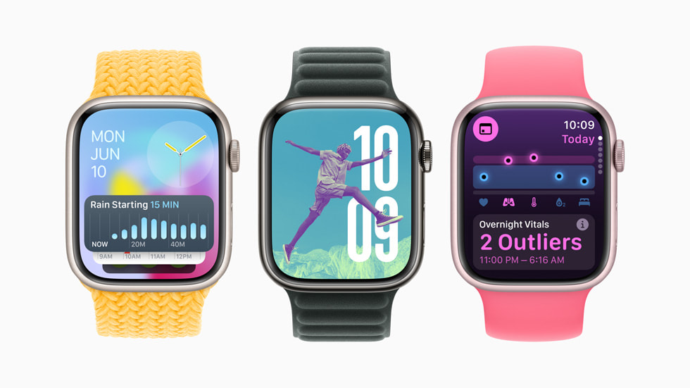 watchOS 11의 신규 기능들을 보여주는 세 개의 Apple Watch Series 9 기기.
