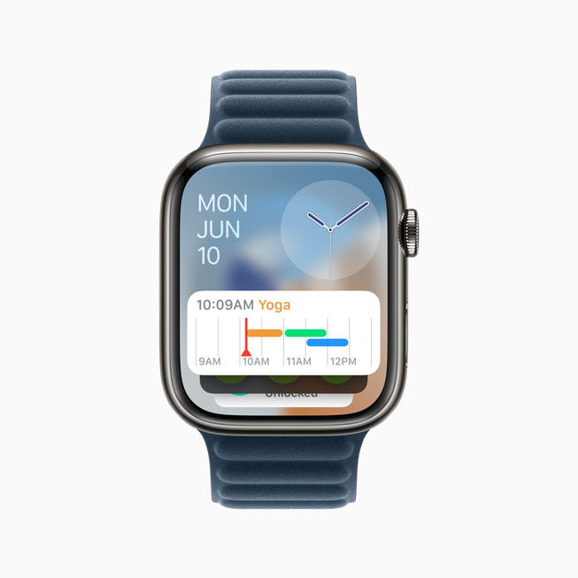 Un Apple Watch Series 9 muestra el widget de calendario en la parte superior de la Pila Inteligente.