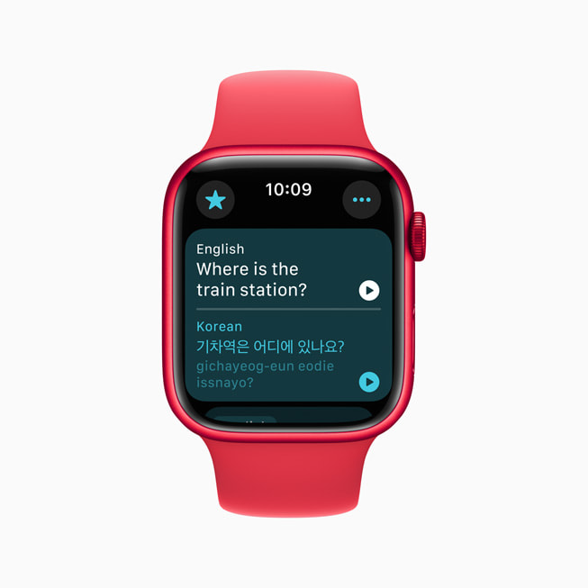 Aplikacja Tłumacz pokazana na Apple Watch Series 9 pokazująca proces tłumaczenia z angielskiego na koreański.