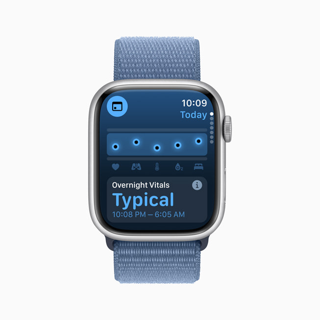 사용자의 평상적 야간 활력 징후가 표시된 활력 징후 앱을 보여주는 Apple Watch Series 9.