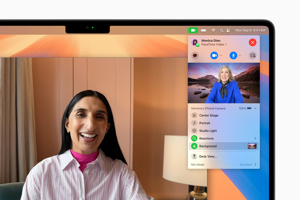 Una sessione FaceTime con uno sfondo in macOS Sequoia.