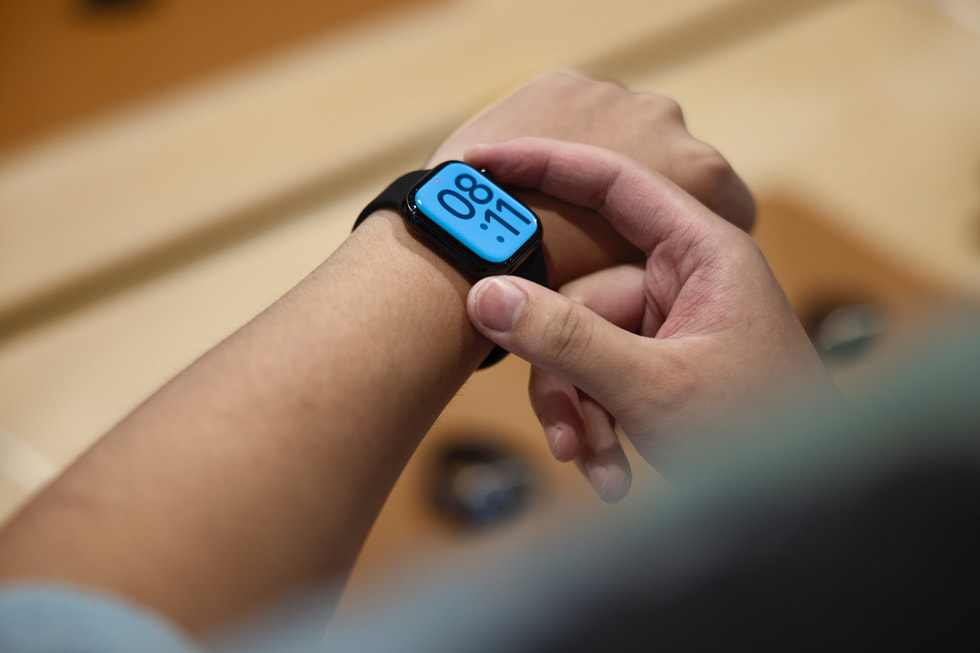 A customer tests out the new jet black aluminum Apple Watch Series 10 on their wrist.