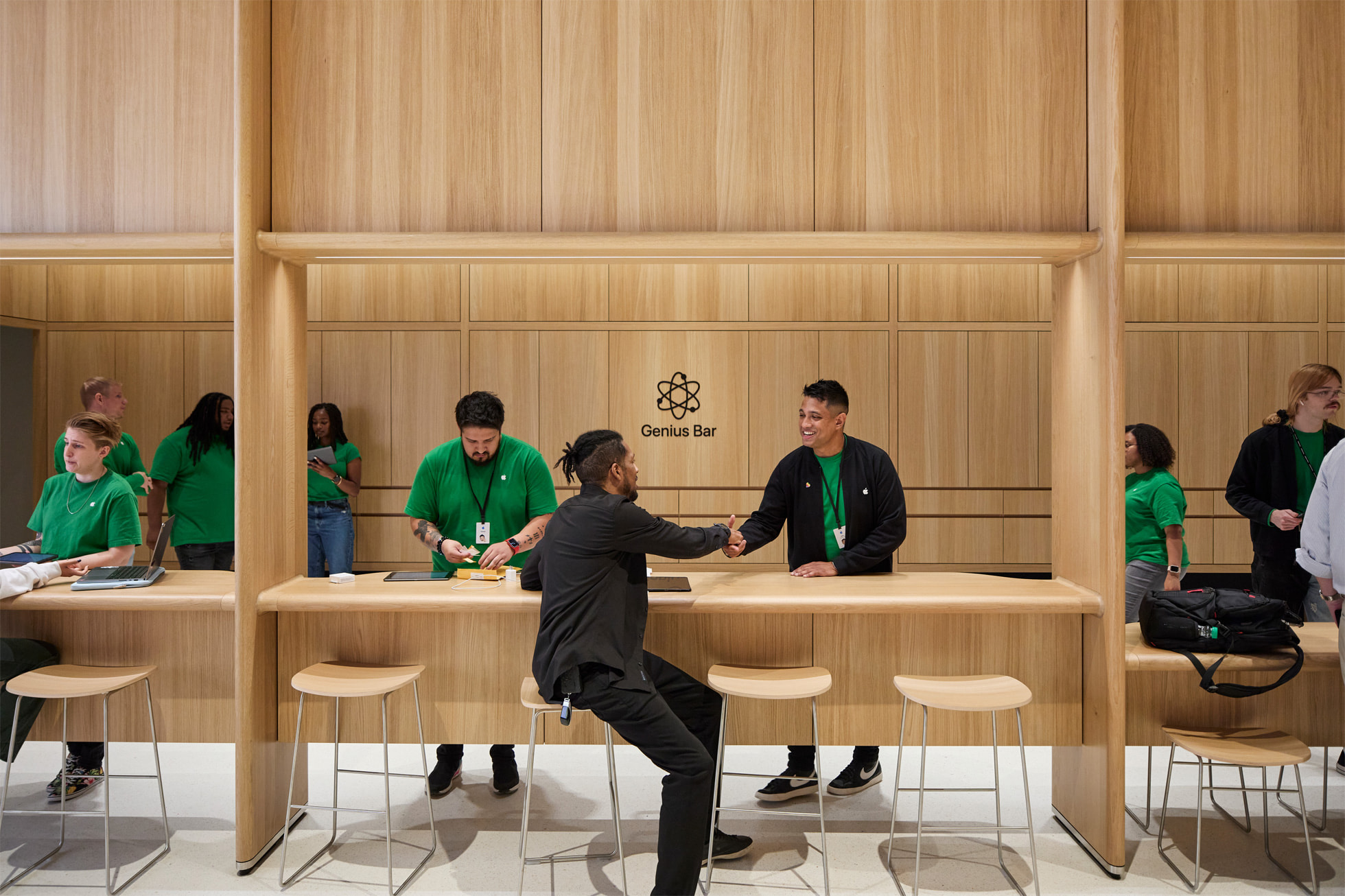 Тайсон Корнер. Genius Bar. Инклюзивных инноваций в набережной.