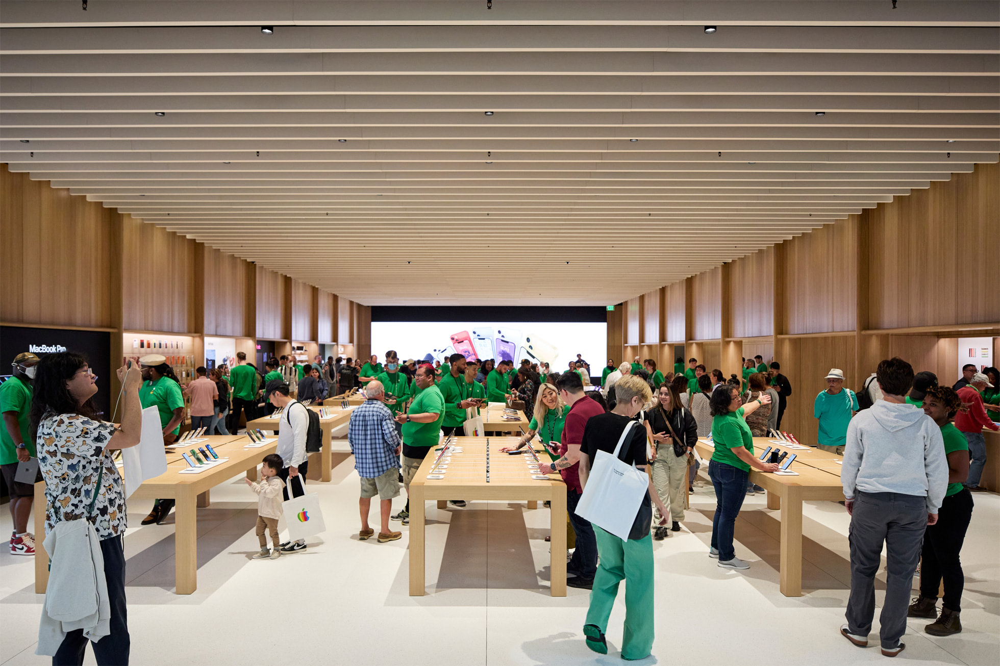 столы в apple store