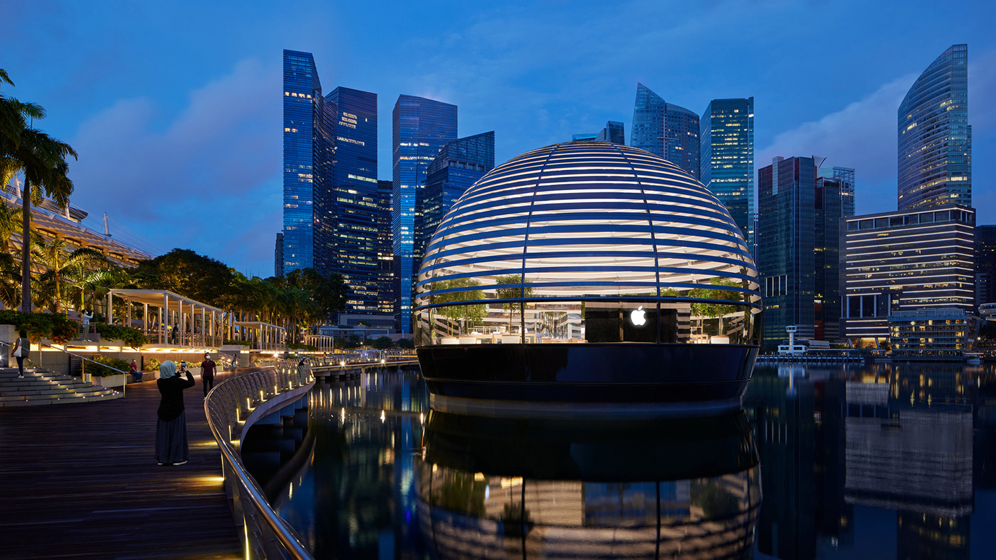 Exterior image of the Apple Marina Bay Sands floating dome building.