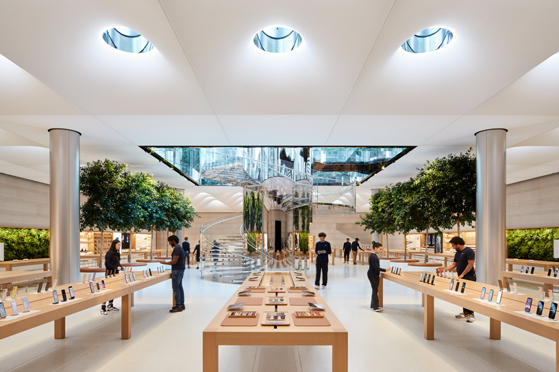 Interior del nuevo Apple Store de la Quinta Avenida.