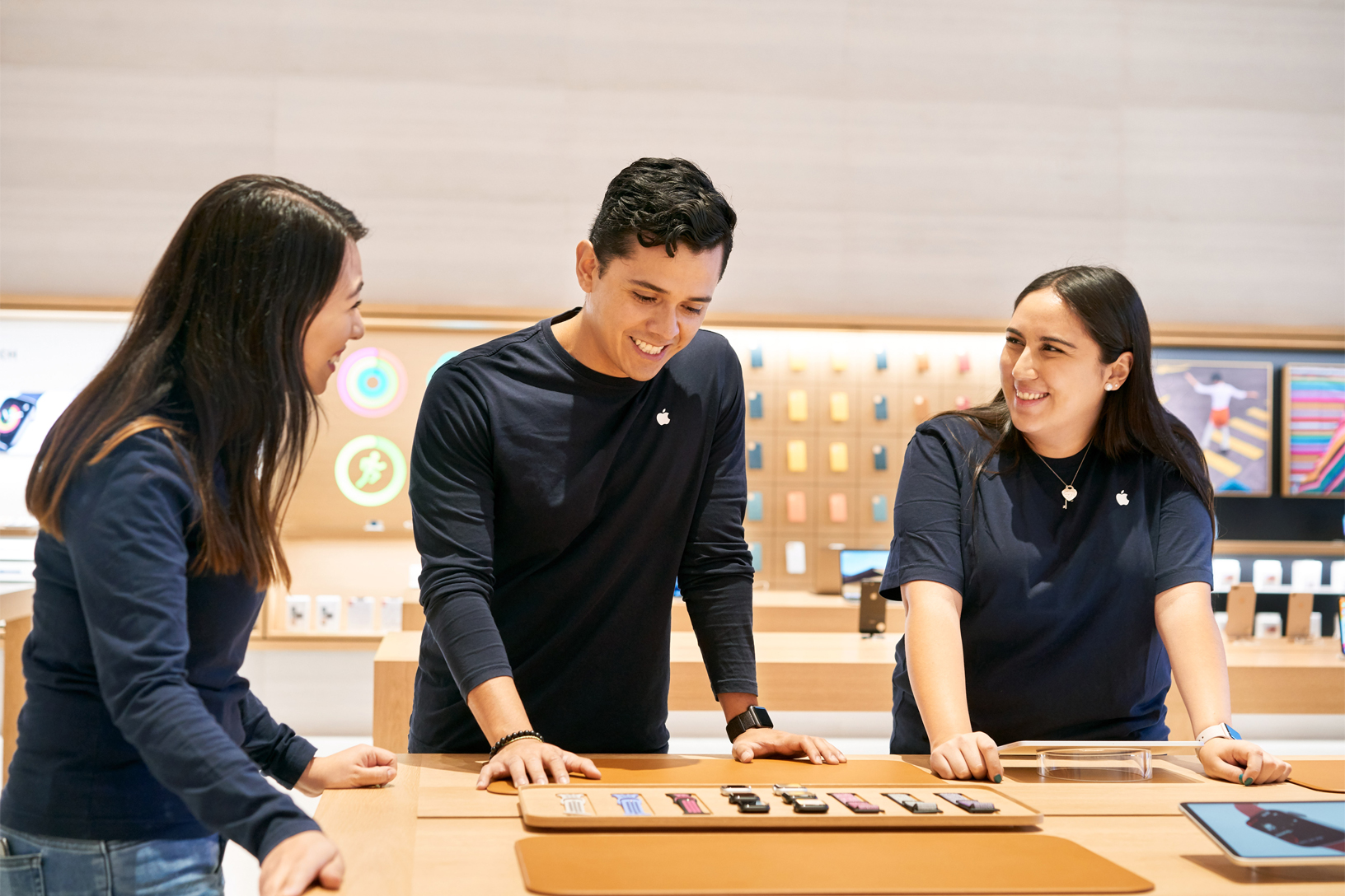 2 apple shop. Магазин эпл в Мехико.