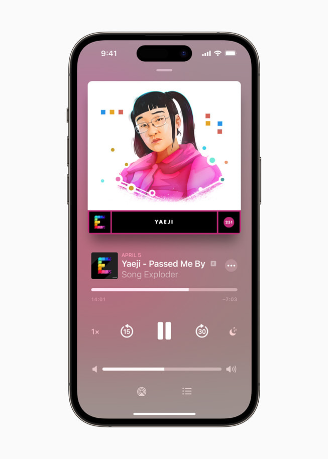 iPhone 14 Pro viser at låten «Passed Me By» av Yaeji spilles av.