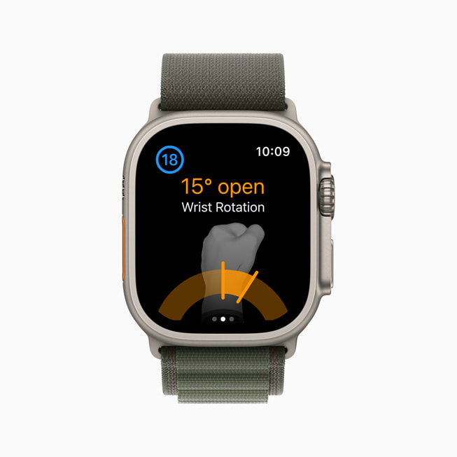 Rotace zápěstí v aplikaci Golfshot na hodinkách Apple Watch Ultra.