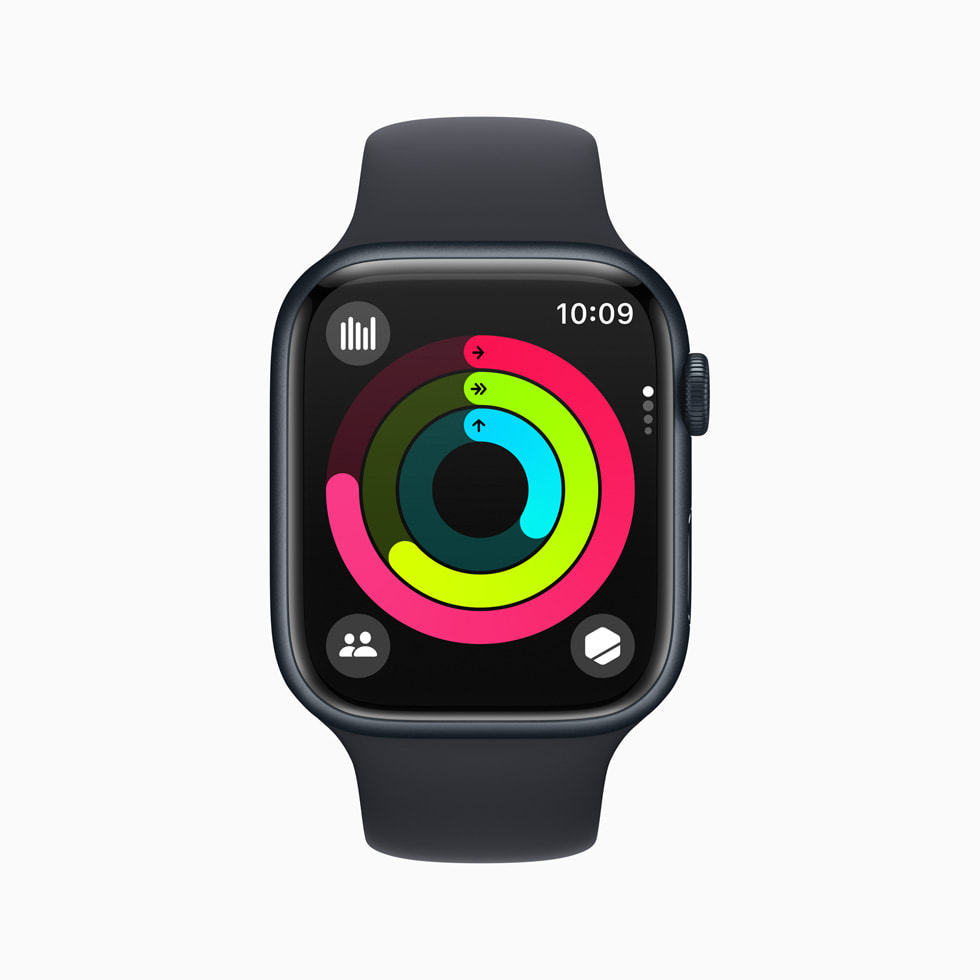 Apple Watch Series 8 menampilkan aplikasi Aktivitas.