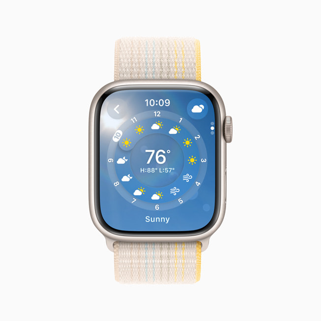 Apple Watch Series 8 menampilkan aplikasi Cuaca.