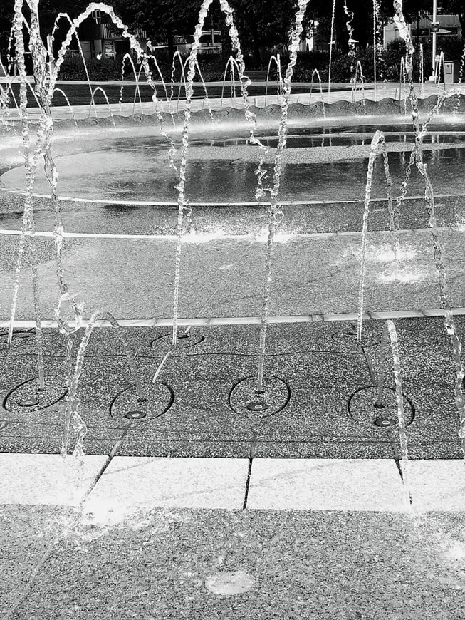 La foto de Kearia Carter muestra chorros de agua en un parque.