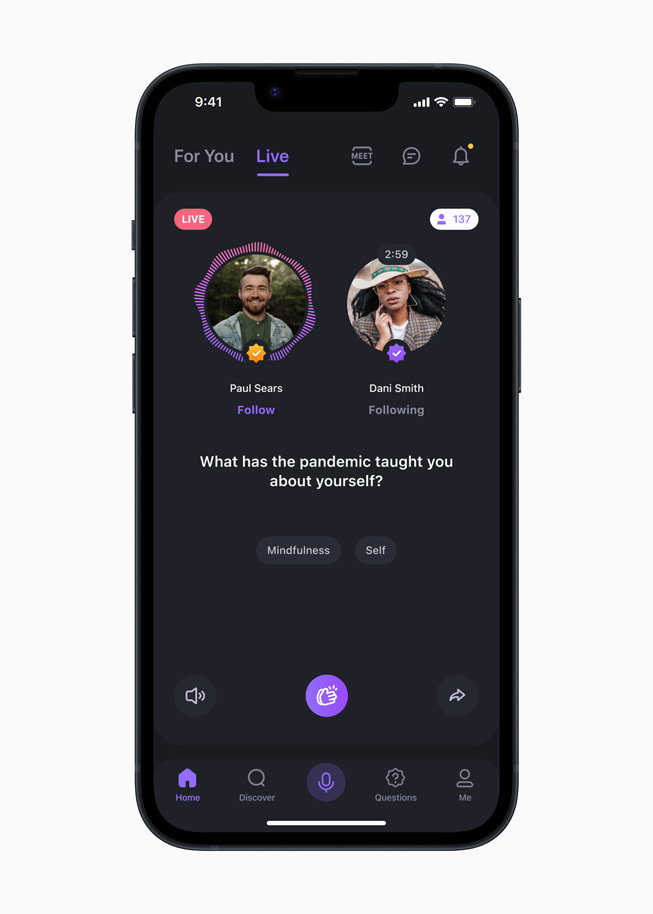 《Wisdom》app 顯示 Paul Sears 和 Dani Smith 的現場對談，主題是「大疫症讓你對自己認識多少？」

