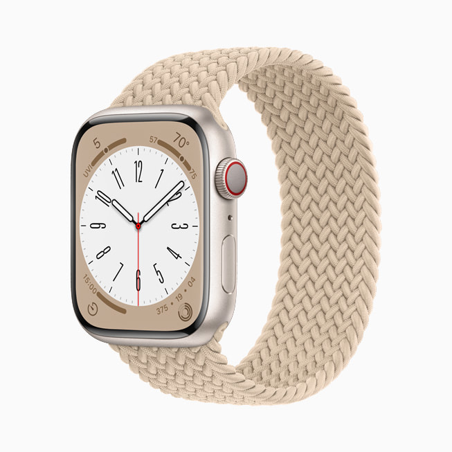 عرض لساعة Apple Watch Series 8 الجديدة.
