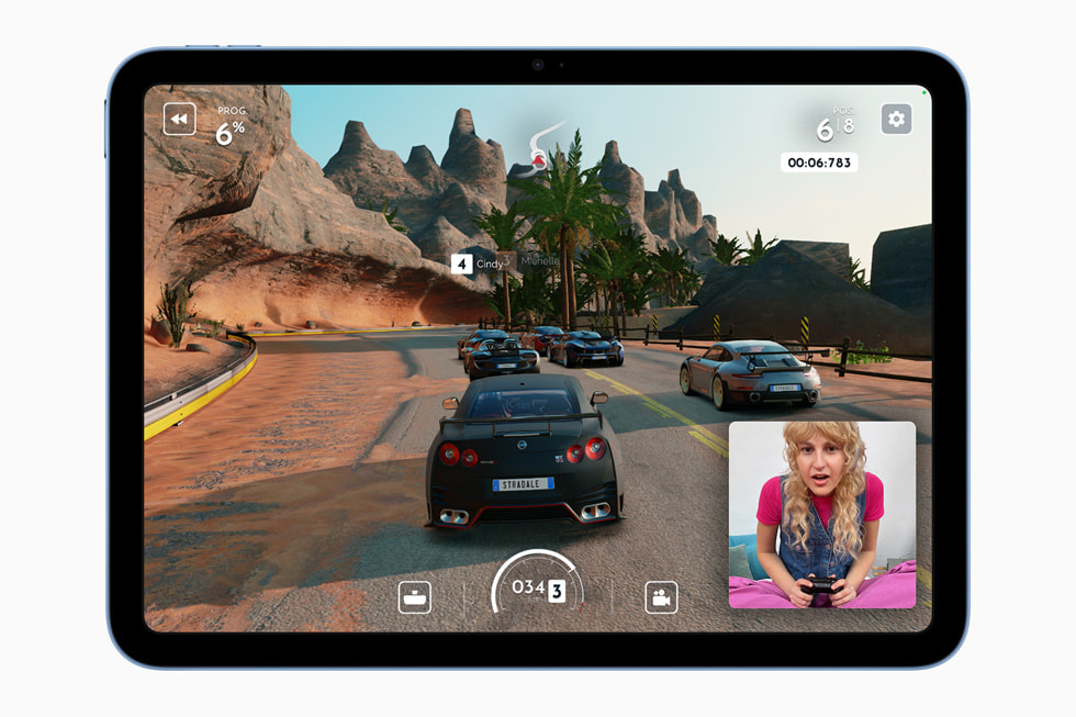 在全新 iPad 上暢玩遊戲《Gear.Club Stradale》時，使用 FaceTime 的「同播同享」功能。