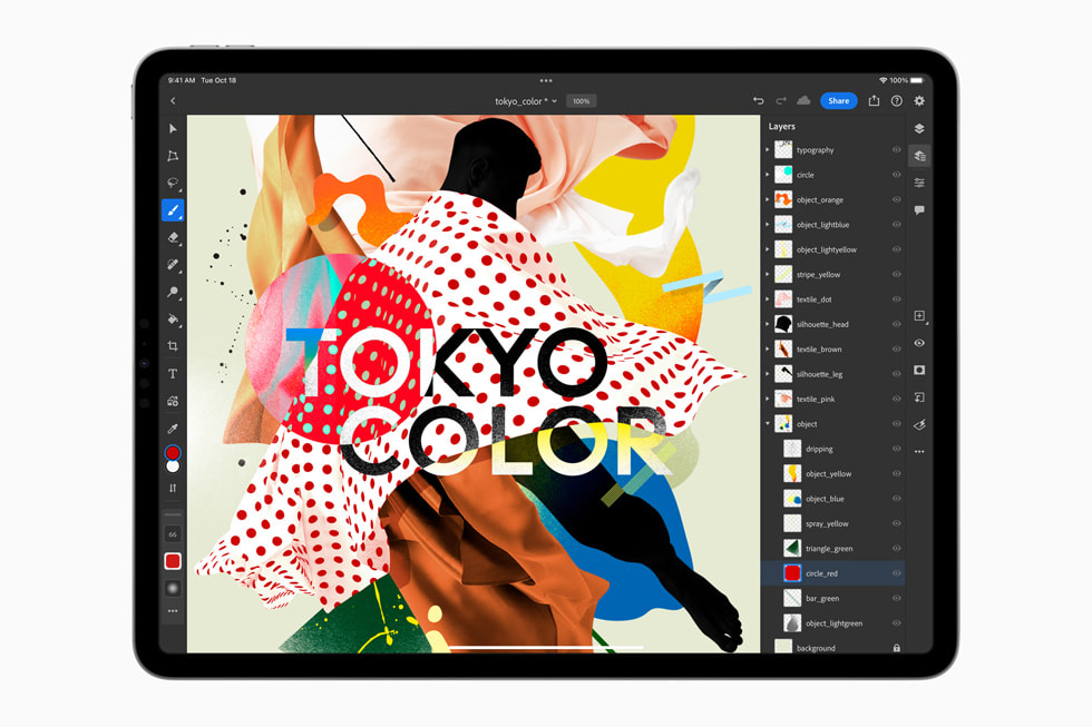 Adobe Photoshop으로 이미지를 편집하는 모습을 보여주는 iPad Pro.