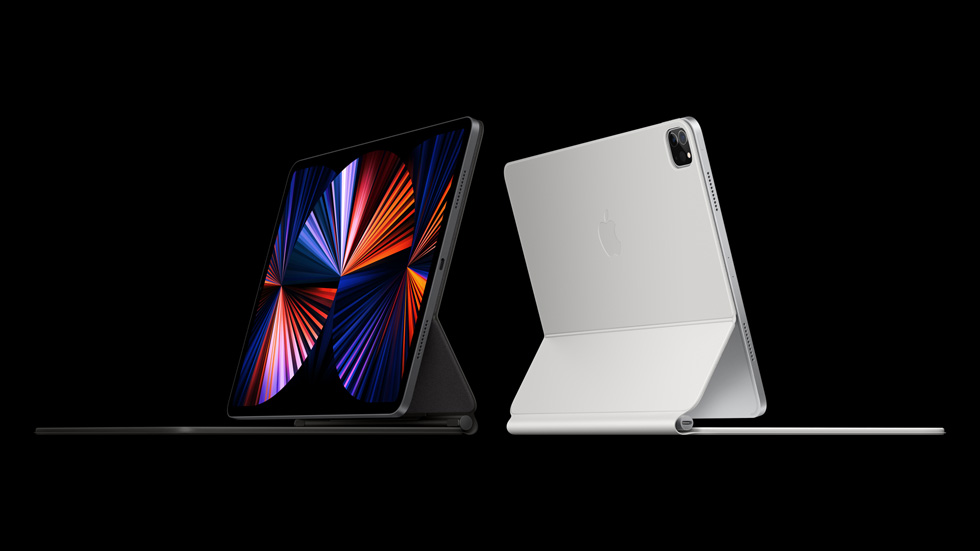 iPad Pro 配搭黑色及白色的精妙鍵盤。 