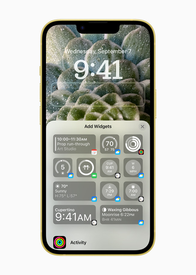 A user is prompted to add widgets to their Lock Screen.