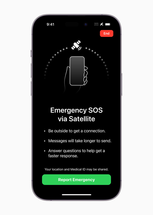 شاشة iPhone مكتوب عليها "طوارئ SOS عبر الأقمار الصناعية" ترشد المستخدم إلى الخارج ليتمكن من الاتصال، وتحذيرات من أن الرسائل ستستغرق وقتاً أطول لإرسالها، وتحث المستخدمين على الإجابة على الأسئلة للمساعدة في الحصول على استجابة أسرع.