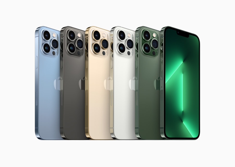 Sierra mavisi, grafit, altın, gümüş ve yepyeni köknar yeşili renk seçenekleriyle iPhone 13 Pro.