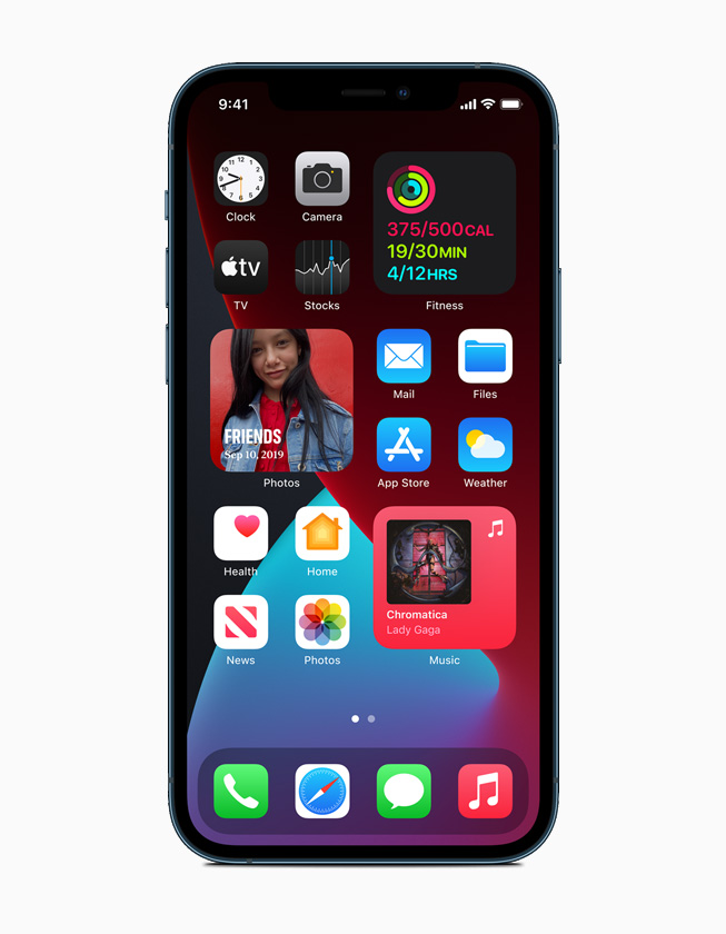 iPhone 12 Pro 顯示「主畫面」頁面。