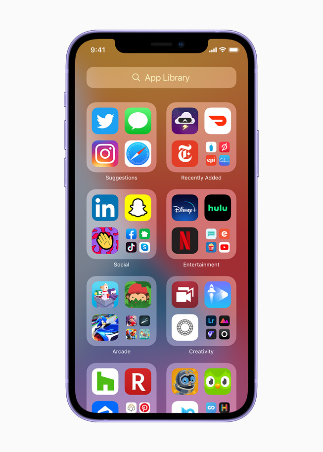 iPhone 12 ekranında iOS 14’ün Ana Ekran sayfalarının sonundaki Uygulama Arşivi gösteriliyor.