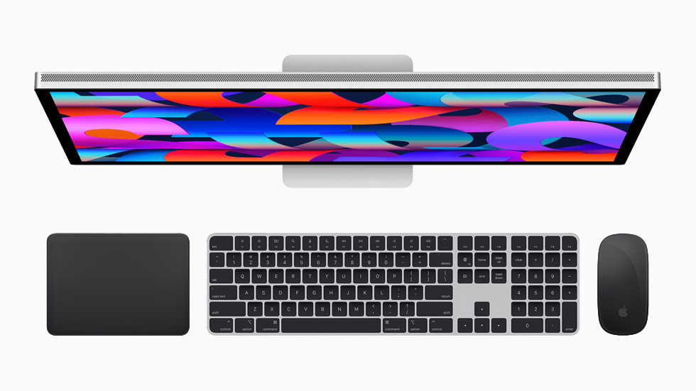 Yeni gümüş-siyah renkte Magic Keyboard, Magic Trackpad ve Magic Mouse gösteriliyor.