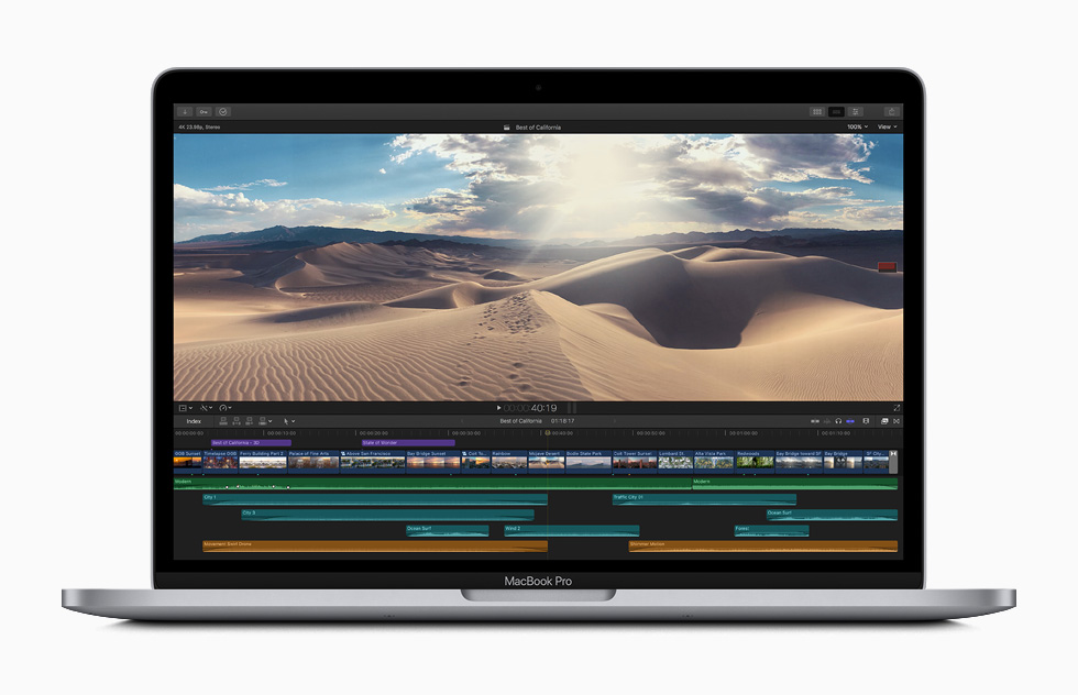 MacBook Pro con edición de video en Final Cut Pro X en pantalla.