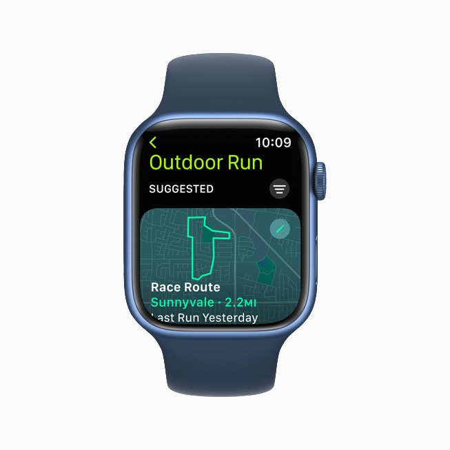 Apple Watch Series 7 displays a race route for Outdoor Run.