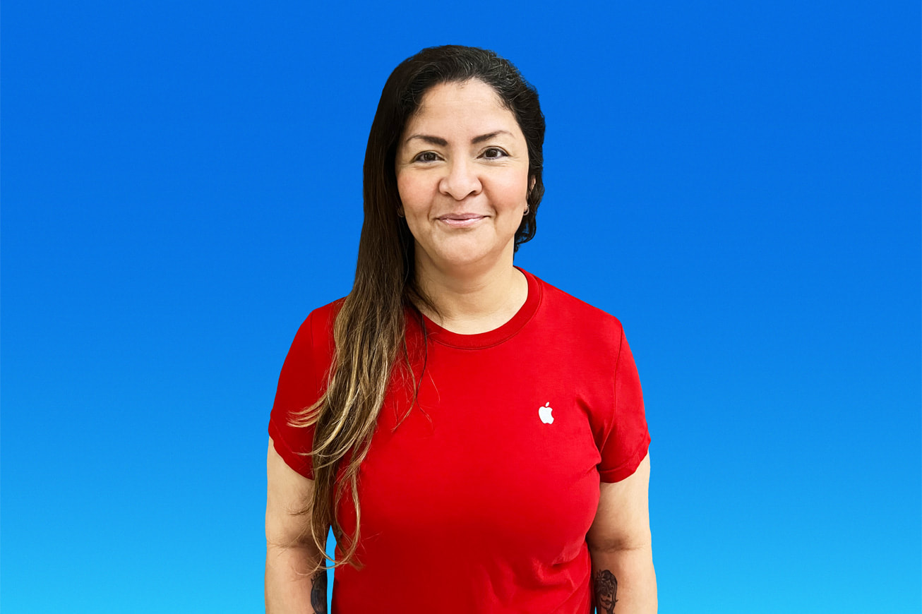 Apple Store team member Sandra Maranhão.