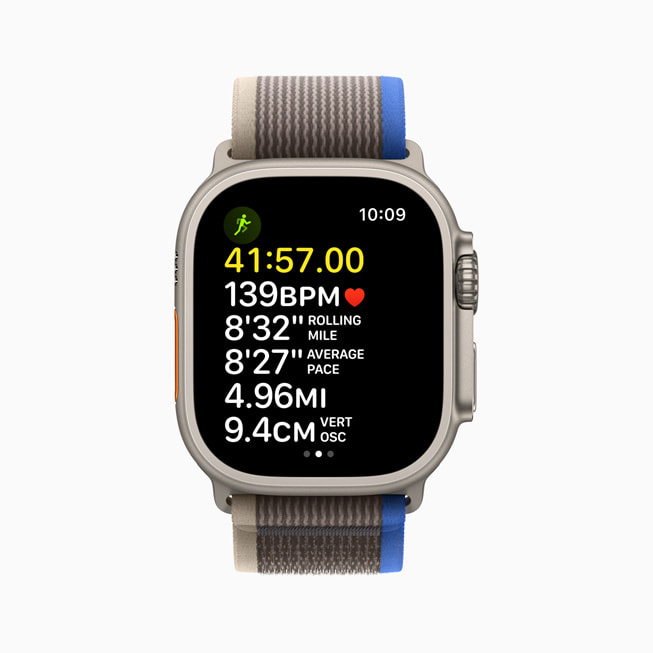 El Apple Watch Ultra muestra seis métricas a la vez, que incluyen tiempo transcurrido, frecuencia cardiaca, ritmo reciente, ritmo promedio, distancia y Oscilación Vertical.