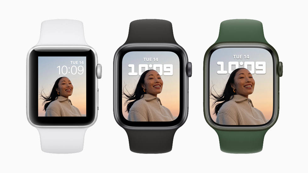 El Apple Watch Series 7 se muestra en tres combinaciones de colores con dos carátulas diferentes.