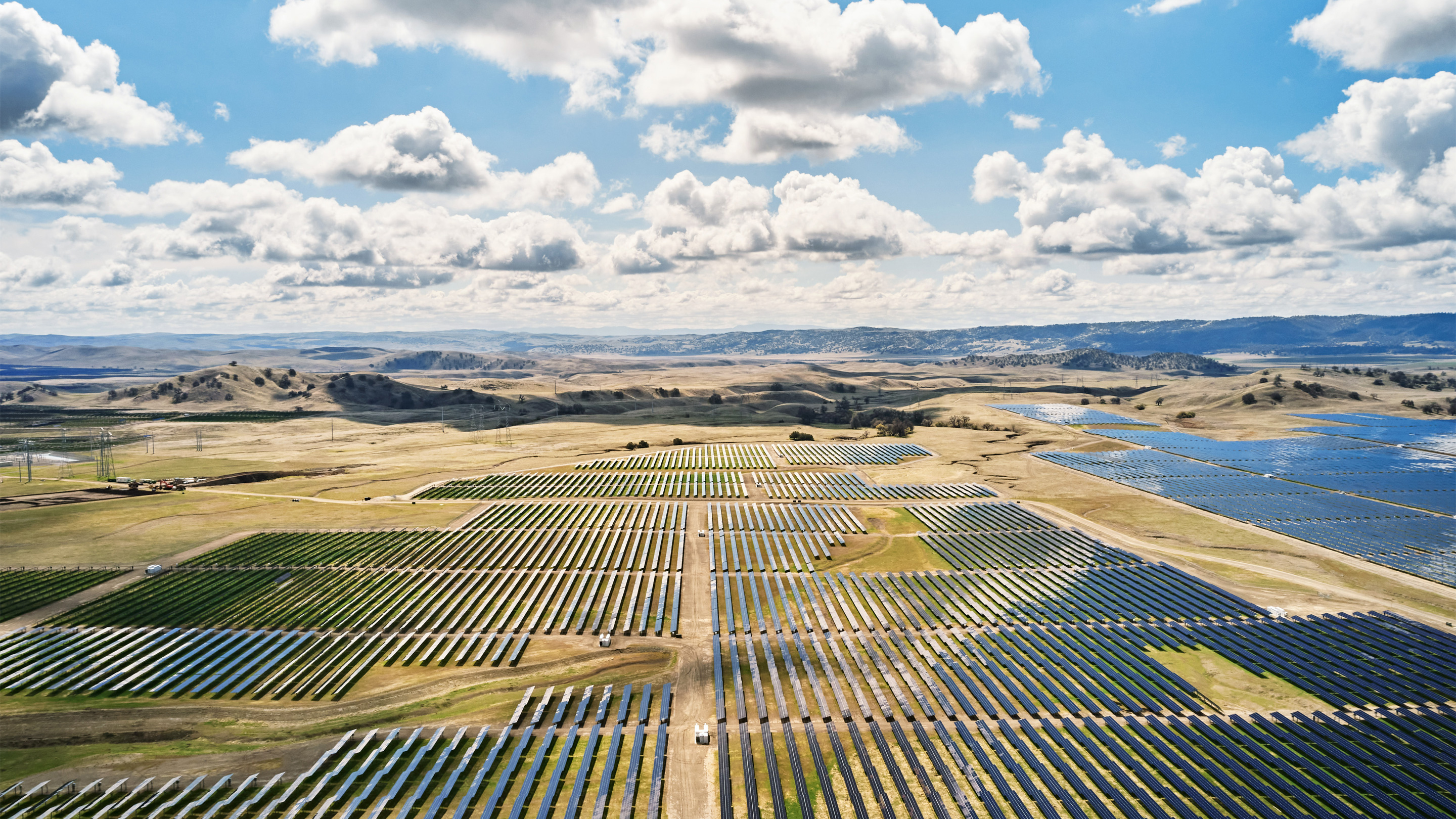 Apple_announces-new-climate-efforts-with-over-110-suppliers-transitioning-to-renewable-energy_033121_Full-Bleed-Image.jpg.large_2x.jpg