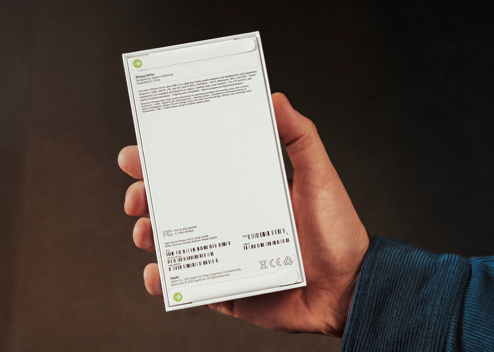La boîte de l’iPhone 14 Pro, sur laquelle le texte a directement été imprimé sur l’emballage.
