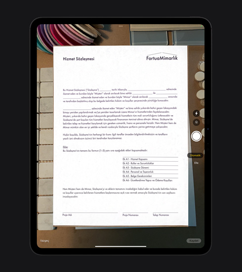 Dikey pozisyonda iPad Pro’da bir belge taranıyor