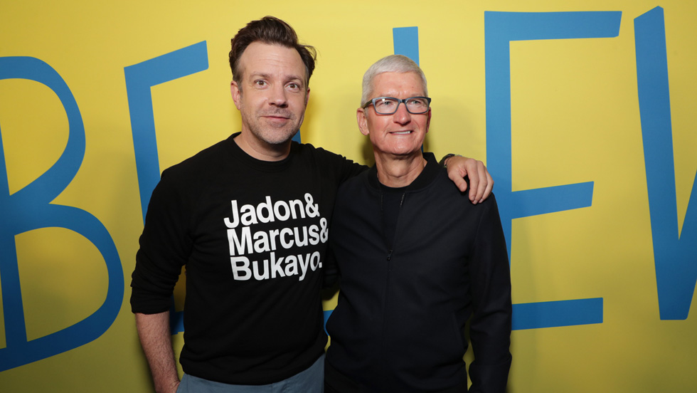 Jason Sudeikis and Tim Cook at the “Ted Lasso” season two premiere