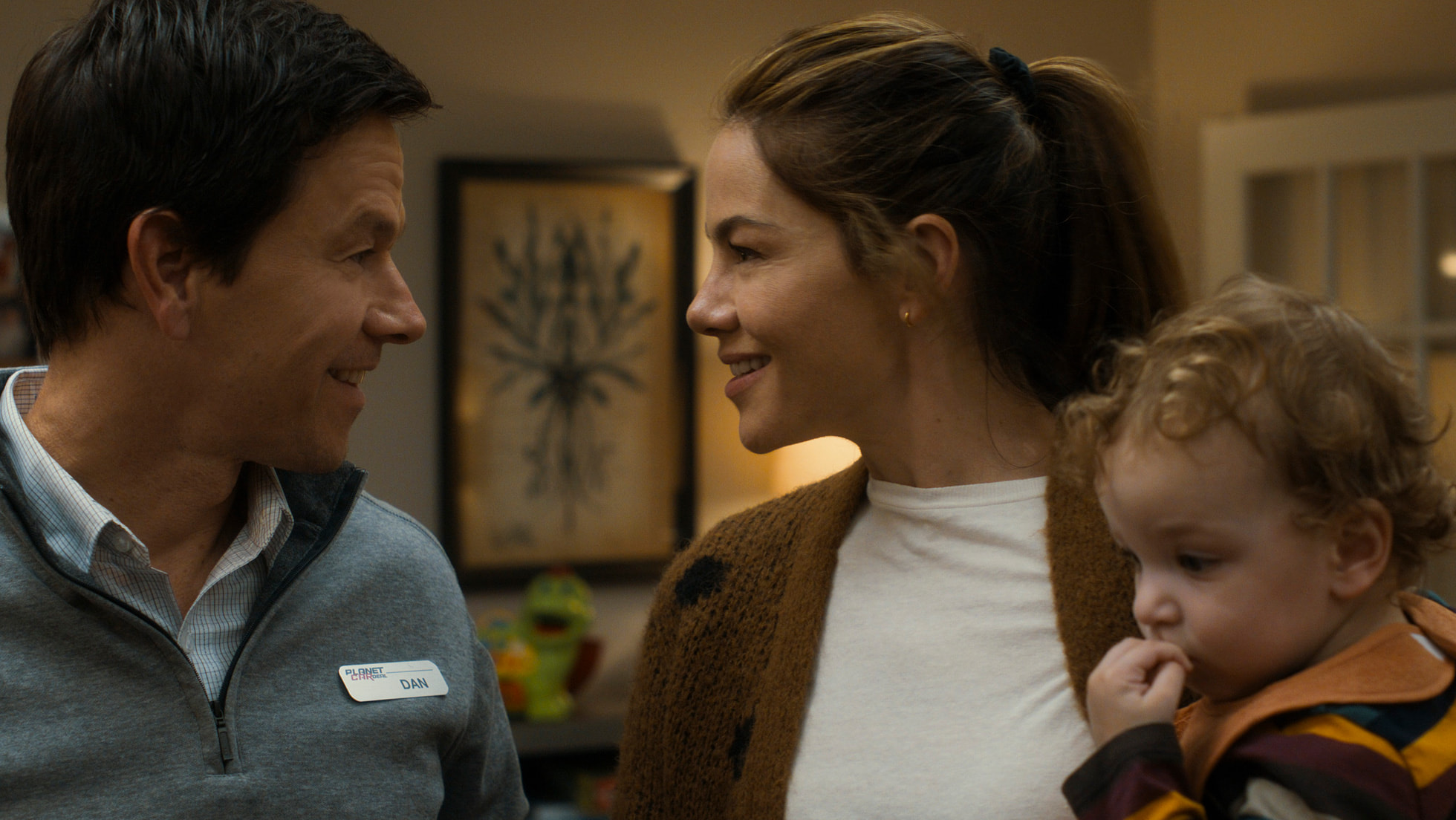 Apple Original Films' “The Family Plan,” a new action-comedy starring Mark  Wahlberg and Michelle Monaghan, to premiere globally December 15 on Apple  TV+ - Apple TV+ Press