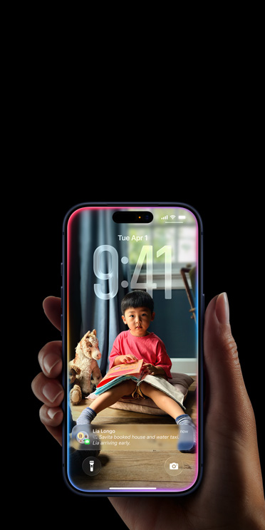 iPhone 顯示器,展示全螢幕設計和 iOS 26 Liquid Glass。