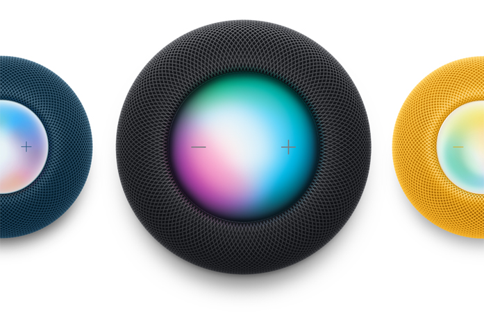 Se muestran un HomePod mini azul, un HomePod color medianoche y un HomePod mini amarillo desde arriba. Siri está activado.