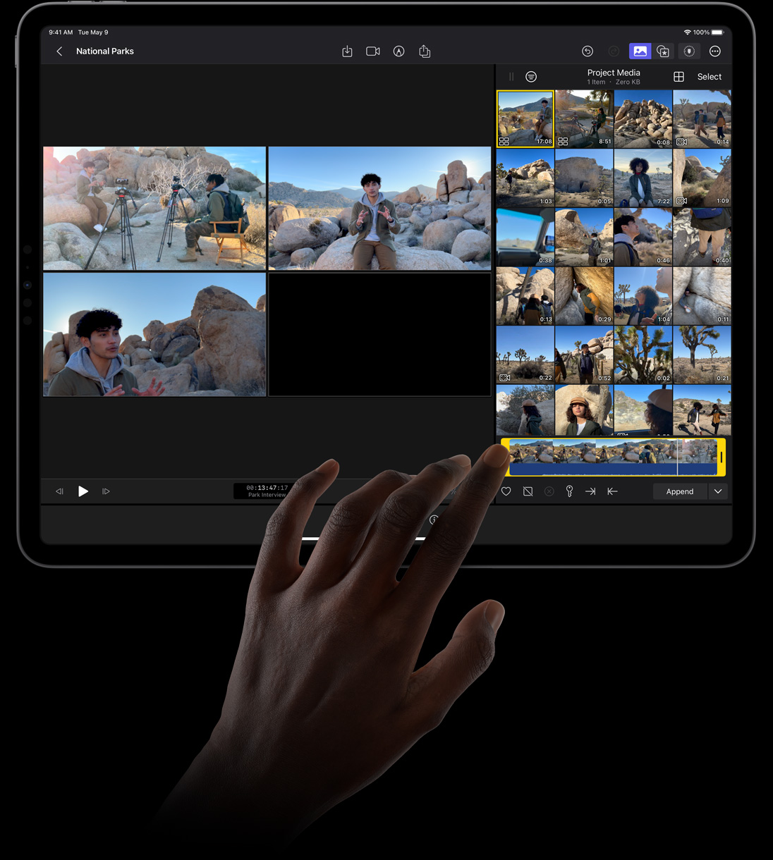 Mão toca na tela do iPad Pro para selecionar um vídeo no Angle Editor do Final Cut Pro para iPad.