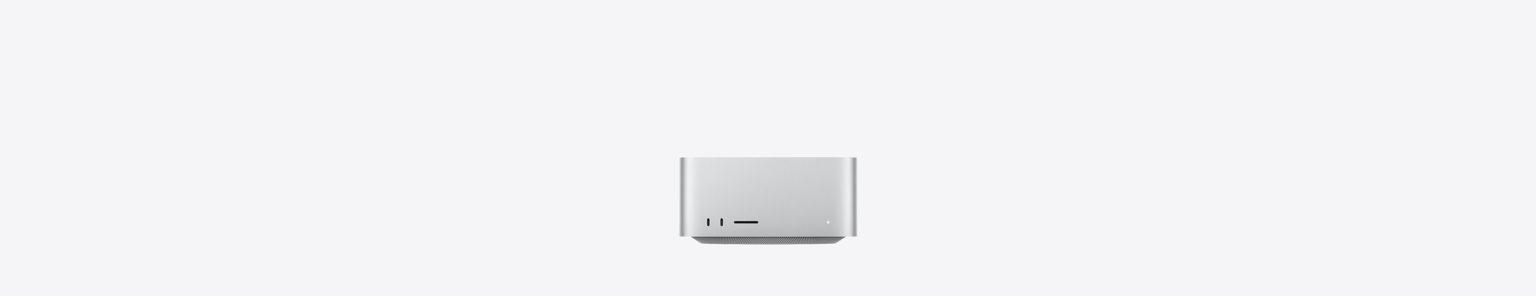 Mac Studio, Vorderseite, zwei USB‑C Anschlüsse, SDXC Kartensteckplatz, Statusanzeige, nach unten zulaufender Sockel, flache Oberseite, gerundete Ecken, gerade Kanten, Farbe Silber