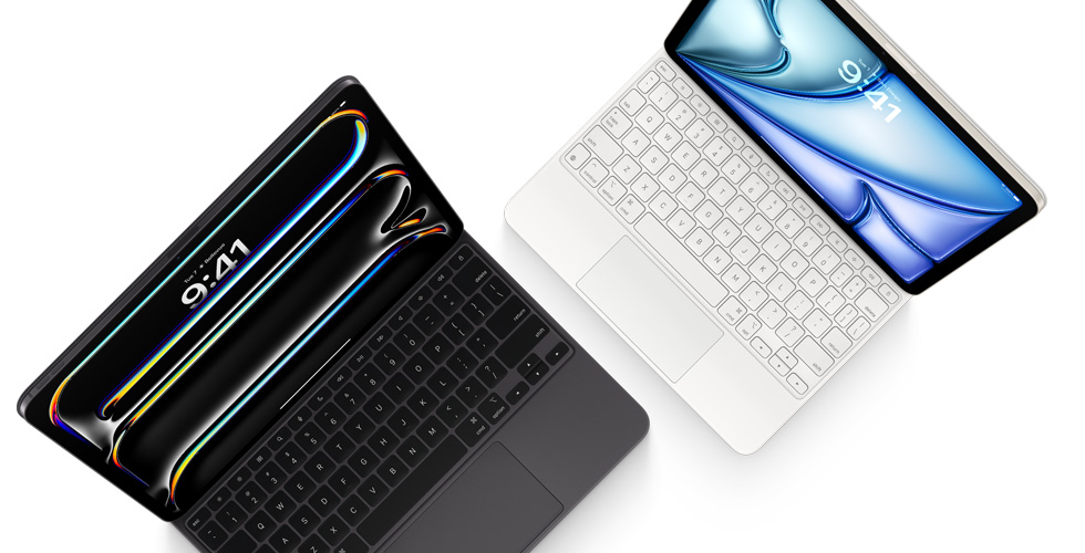 Pogled odozgo na iPad Pro pričvršćen na crnu tipkovnicu Magic Keyboard za iPad Pro i iPad Air pričvršćen na bijelu tipkovnicu Magic Keyboard za iPad Air.