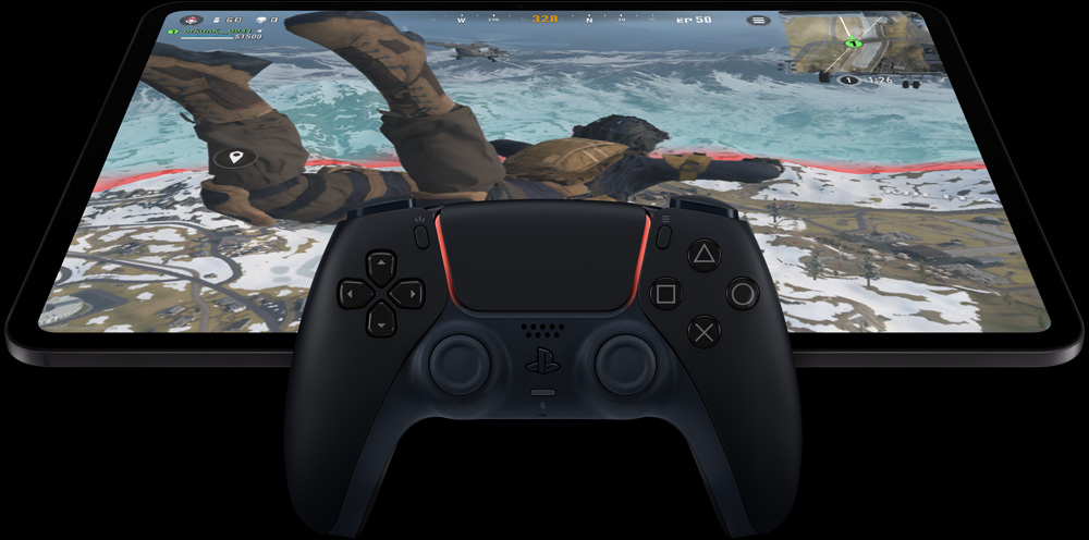 Un iPad Pro en posición horizontal, la pantalla muestra un videojuego, un control de Playstation frente a un iPad