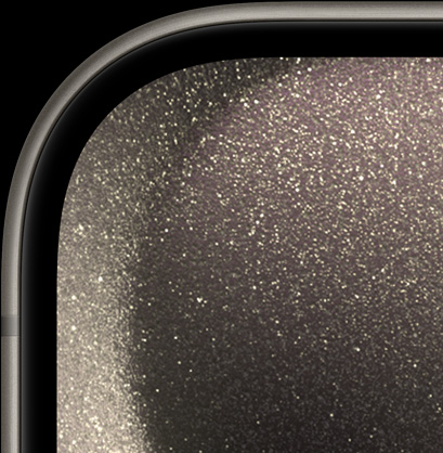 곡면 처리된 밴드 가장자리와 얇은 베젤을 볼 수 있도록 클로즈업한 iPhone 15 Pro의 앞면