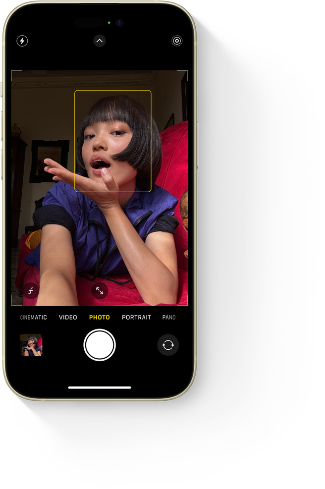 Selfie fotka dievčaťa vytvorená pomocou prednej kamery TrueDepth