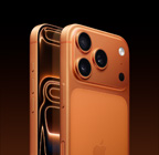 iPhone 17 Pro, kosmicky oranžová barva, šikmý pohled zezadu, modul s profesionální Fusion fotosoustavou nahoře, ovladač fotoaparátu, šikmý pohled zepředu na obrazovku přes celou přední stranu, akční tlačítko a tlačítka hlasitosti